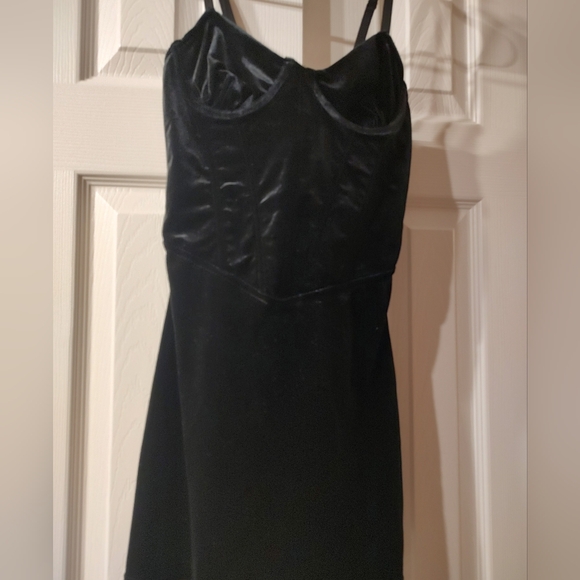 Forever 21 Dresses & Skirts - Very good condition black mini dress